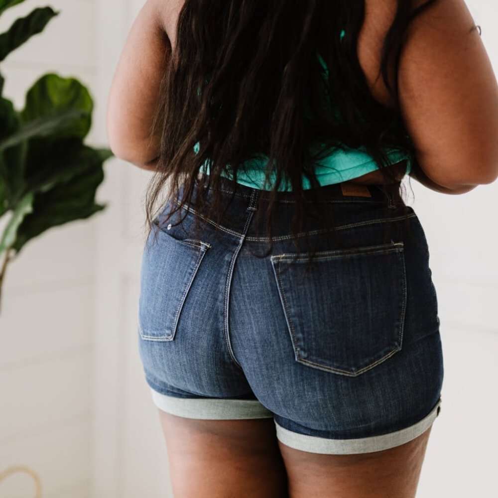 Judy Blue Carry On Full Size Cuffed Pull-On Shorts - Picture 3 of 10